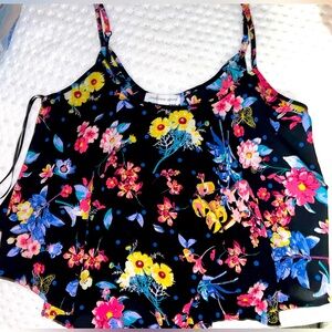 Ambiance Apparel Sz SM flowy floral crop top